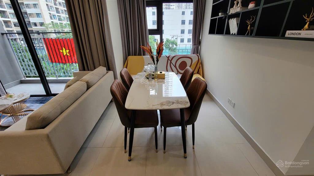Chính chủ gửi bán gấp căn 2pn + 2vs phân khu sapphire, giá 5,1 tỷ, dt 62,8 m2, full nt, view đẹp