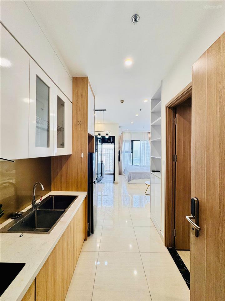Bán nhanh căn studio the sapphire s301, giá 2 tỷ 030, dt 28m2, full nội thất, view thoáng