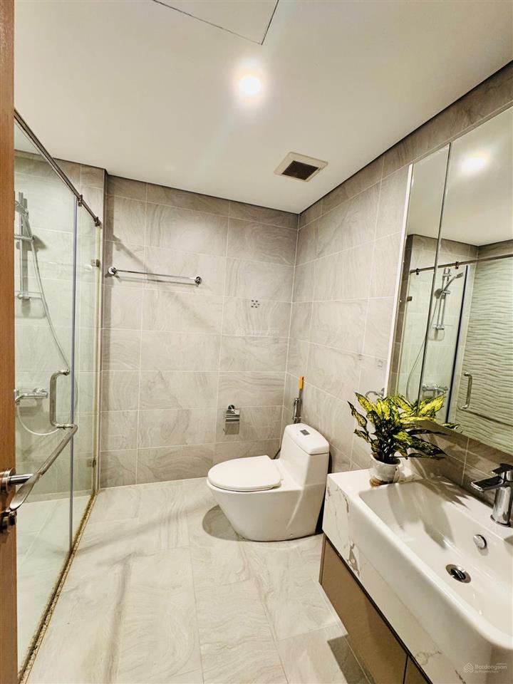 Chính chủ gửi bán căn 2pn + 2vs the tonkin, giá 5,7 tỷ, dt 64,7 m2, tầng trung, view thoáng đẹp