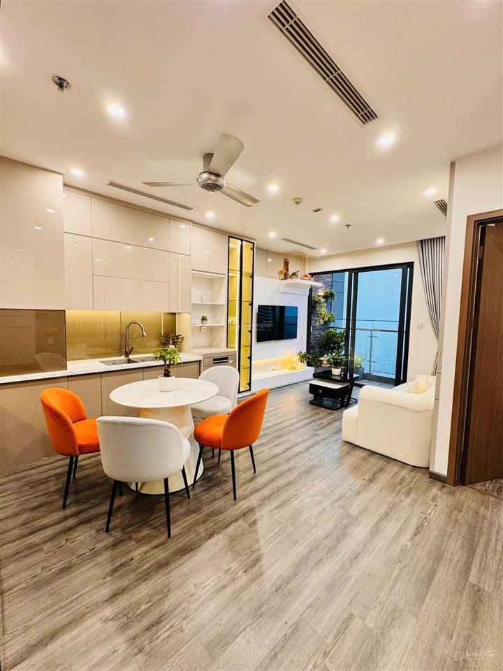Chính chủ gửi bán căn 2pn + 2vs the tonkin, giá 5,7 tỷ, dt 64,7 m2, tầng trung, view thoáng đẹp