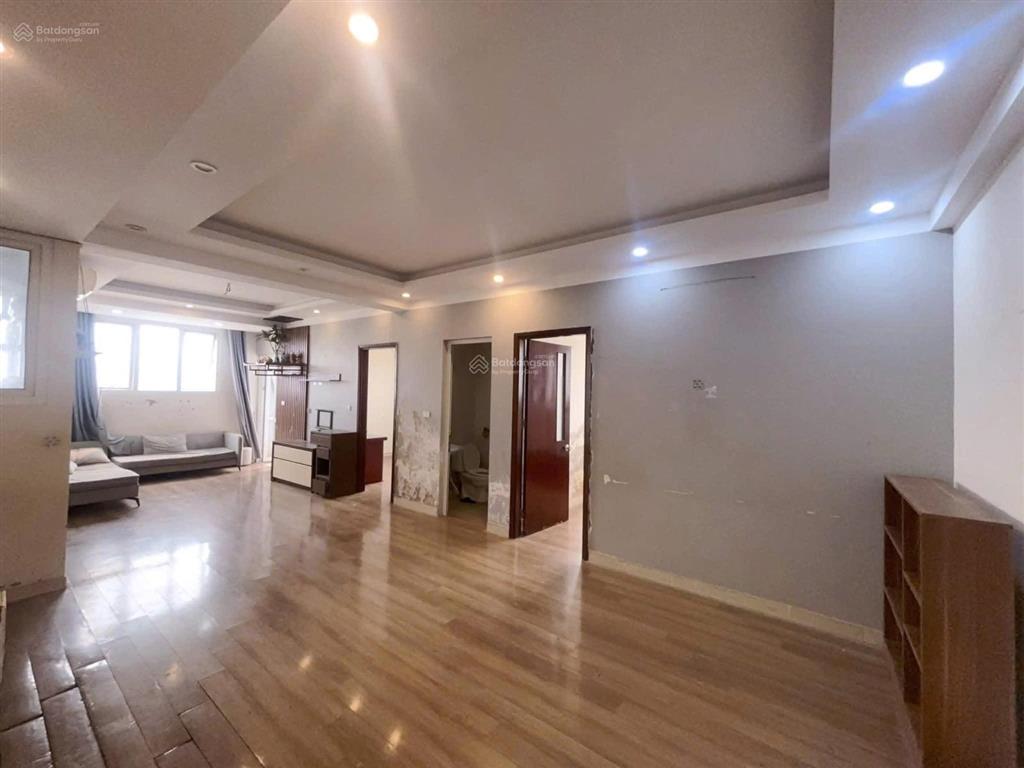 Quá hiếm  căn góc  ct2c  34 hoàng cầu  70m2pn2vs2logia  tầng trung view hồ  0852 349 ***