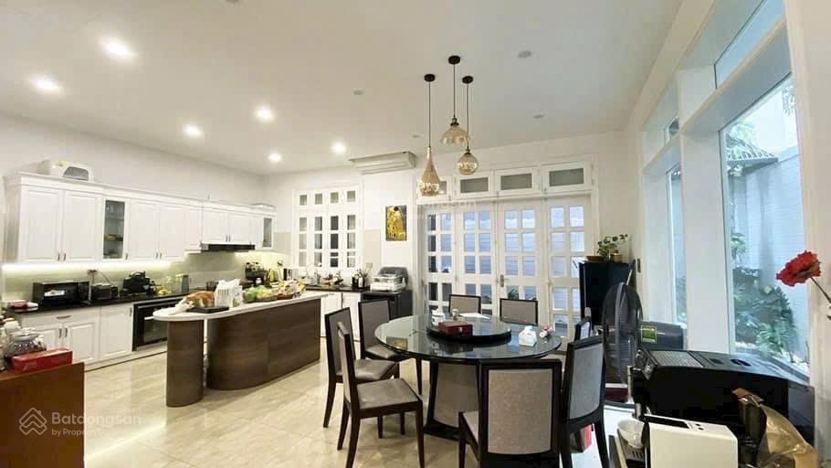 372tr/m  chính chủ bán biệt thự ciputra tây hồ | 180m | full nội thất  giá đầu tư  0852 349 ***