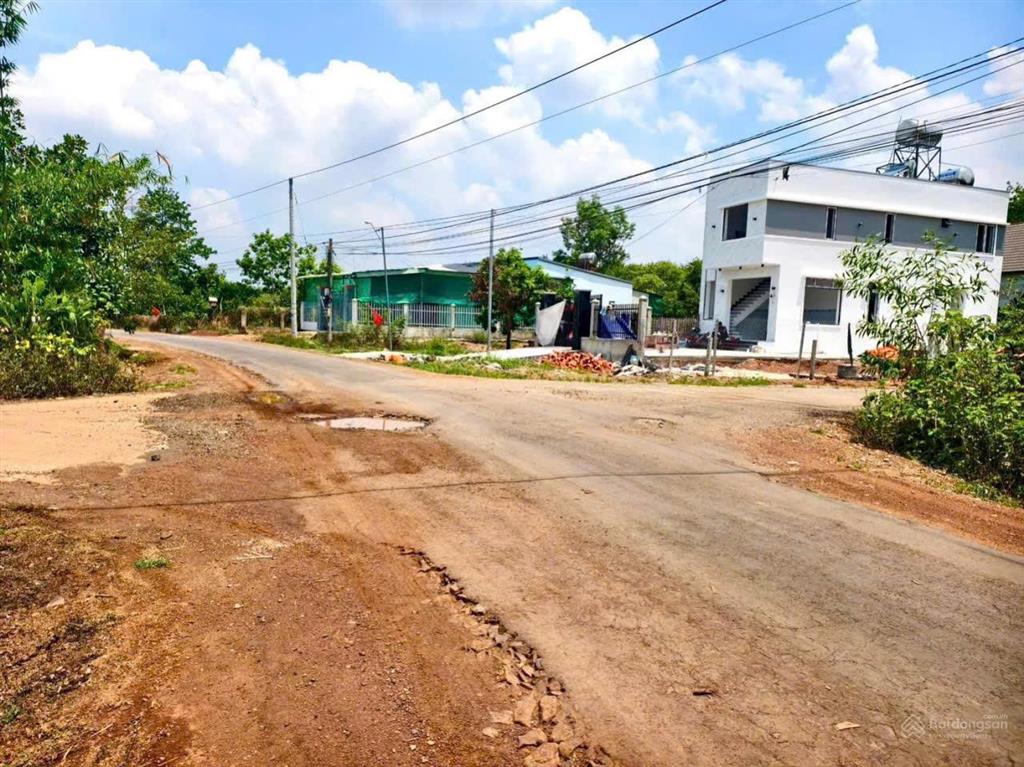 Lô góc 2 mặt tiền, đất sào 1130m2, sẵn 100m2 thổ cư, cách cầu hai 3km