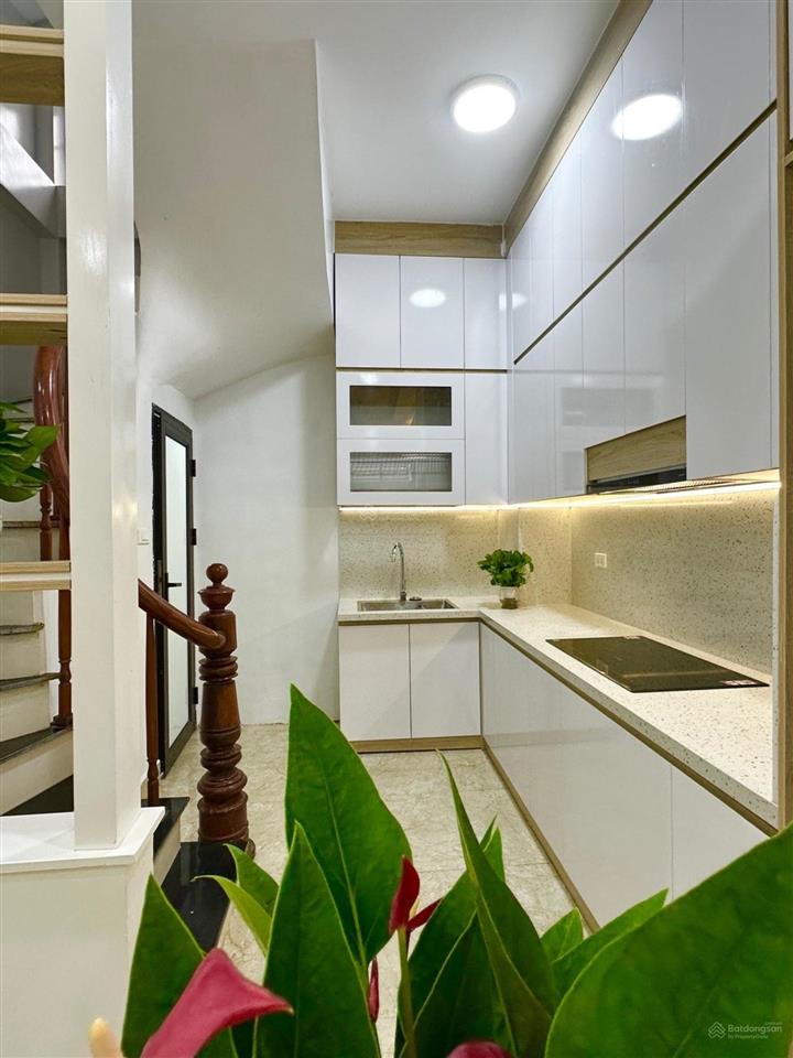 Bán nhà hoàng mai 2 mặt thoáng, cách ô tô 15m, 5 tầng, sổ đỏ vuông đẹp