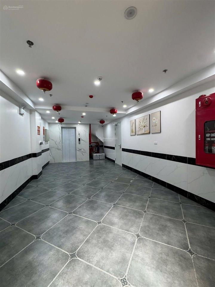 Ccmn xây mới 8 tầng thang máy  20m ra đường ô tô
