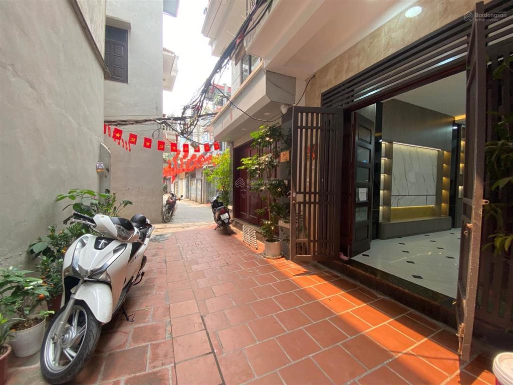 Nhà trương định ô tô dừng đỗ trước cửa hai thoáng vĩnh viễn