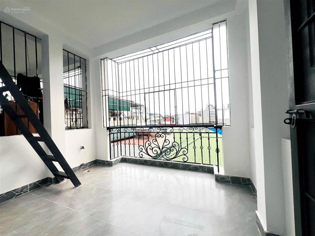 Nhà trương định ô tô dừng đỗ trước cửa hai thoáng vĩnh viễn