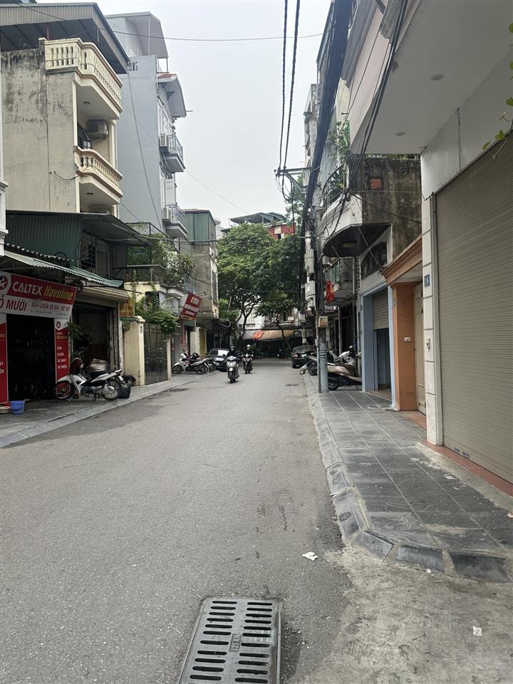 Bán nhà trương định  chủ hạ chào 200 triệu  nhà dân xây chắc chắn  mặt ngõ thông  cách ô tô 10m
