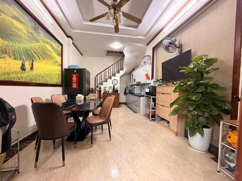 Bán nhà trương định  5 tầng  ô tô đỗ cổng  2 mặt thoáng trước sau