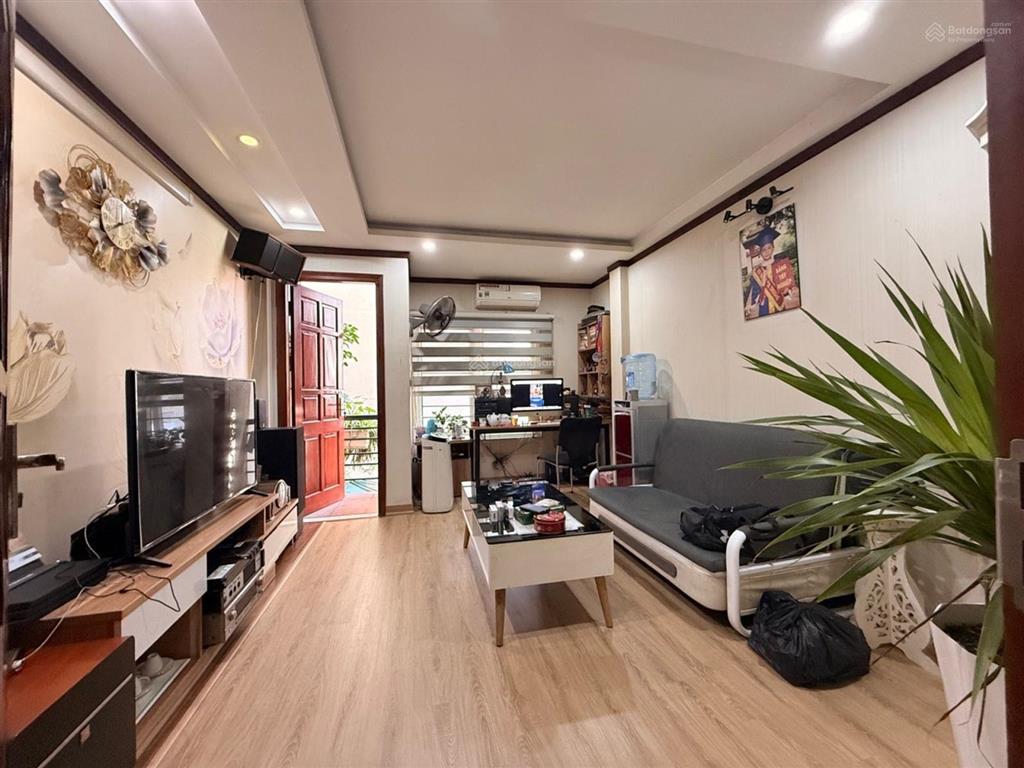 Bán nhà trương định  5 tầng  ô tô đỗ cổng  2 mặt thoáng trước sau