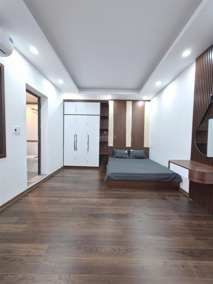 Nhà đẹp ở ngay lô góc thoáng sáng 3 phòng ngủ 3 ban công cách phố vài bước chân