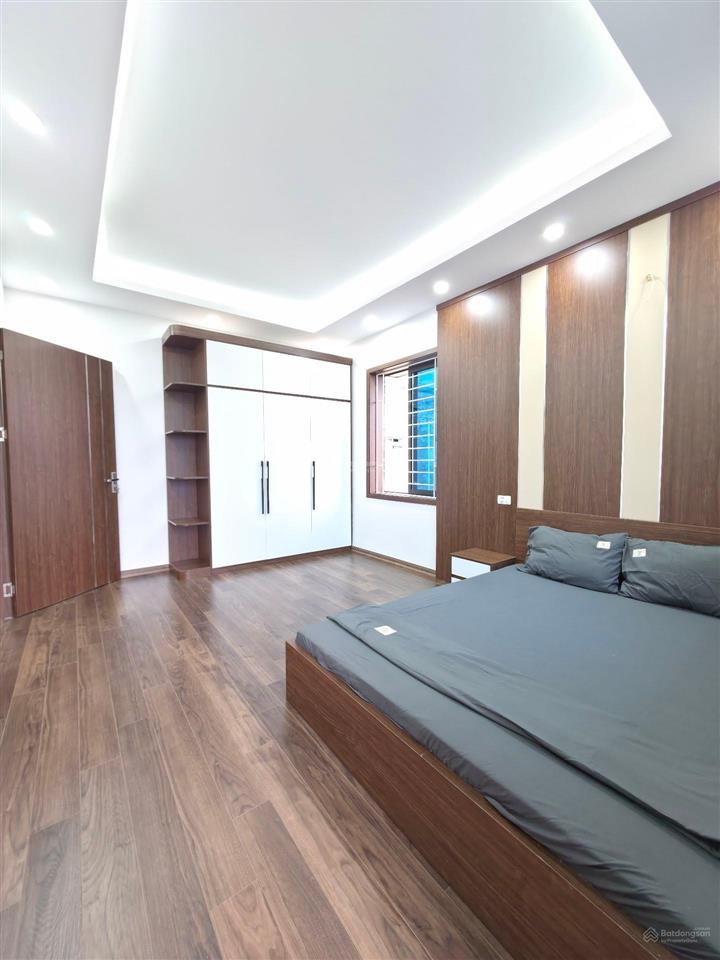 Nhà đẹp ở ngay lô góc thoáng sáng 3 phòng ngủ 3 ban công cách phố vài bước chân