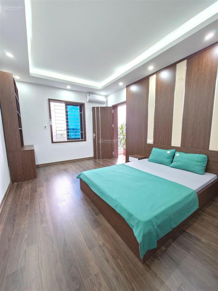 Nhà đẹp ở ngay lô góc thoáng sáng 3 phòng ngủ 3 ban công cách phố vài bước chân
