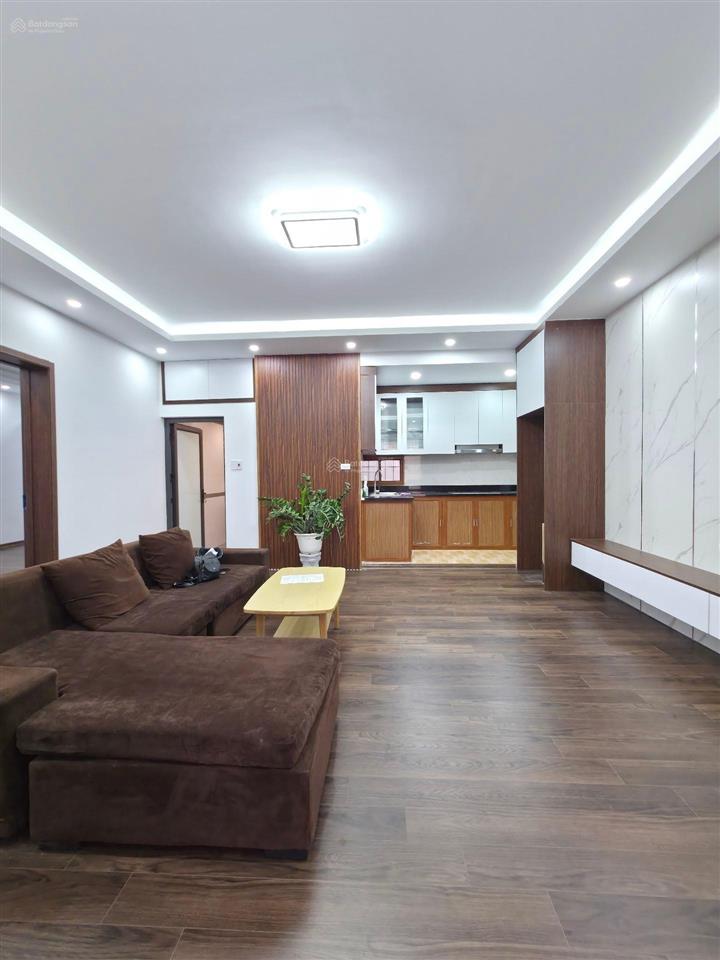 Nhà đẹp ở ngay lô góc thoáng sáng 3 phòng ngủ 3 ban công cách phố vài bước chân
