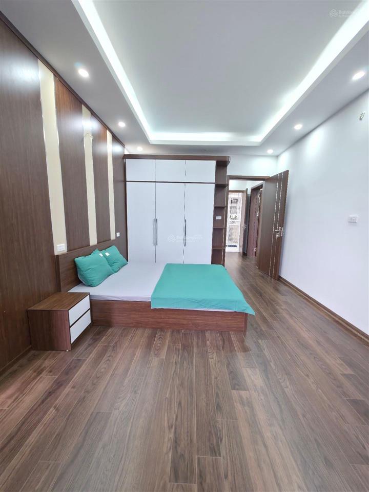 Nhà đẹp ở ngay lô góc thoáng sáng 3 phòng ngủ 3 ban công cách phố vài bước chân