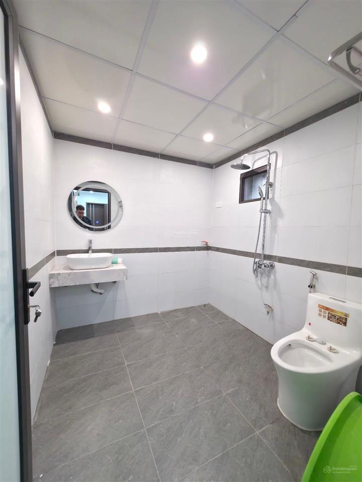 Nhà đẹp ở ngay lô góc thoáng sáng 3 phòng ngủ 3 ban công cách phố vài bước chân