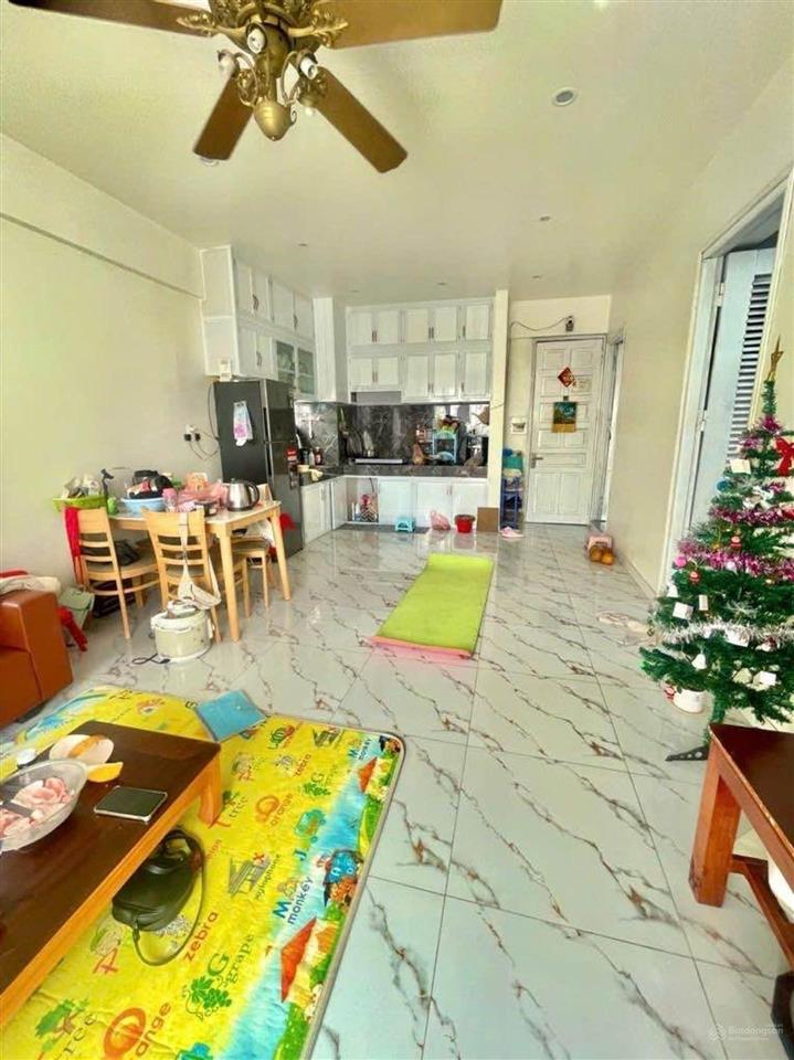 Chung cư đền lừ 2 view thoáng đẹp 2 phòng ngủ, 2 wc sổ đỏ chính chủ