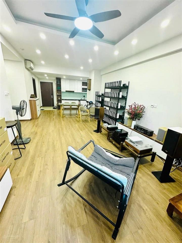 Căn hộ view hồ đền lừ lô góc tầng trung 2 ngủ 2 wc có slot ô tô có thể cải tạo 3 ngủ