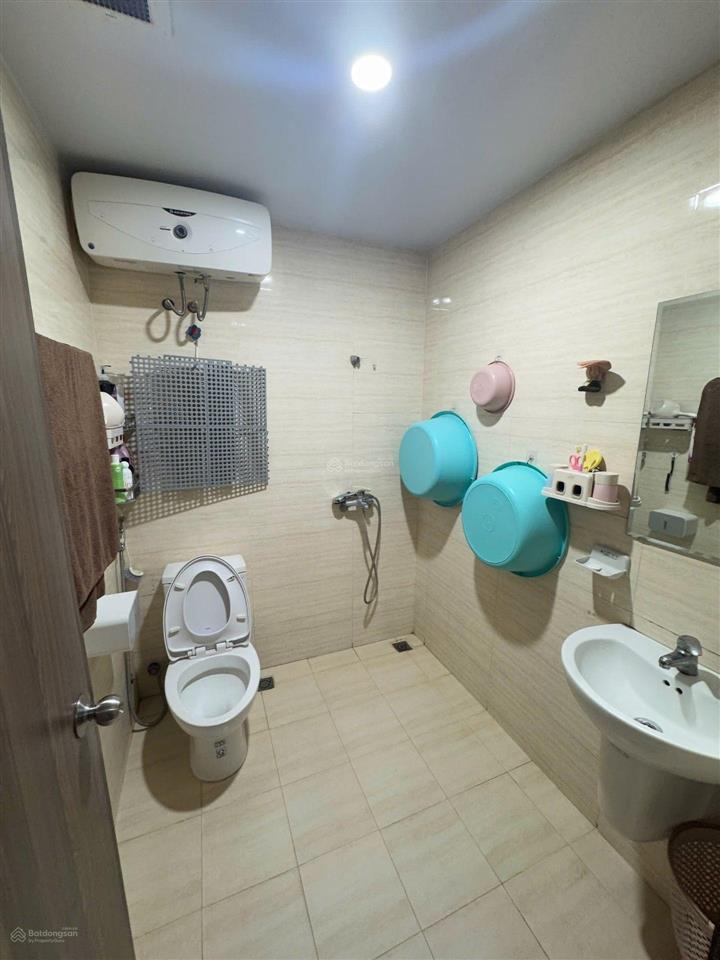 Nội thất sang trọng tầng cao view đẹp 2 phòng ngủ 2 wc full tiện ích, sổ đỏ chính chủ