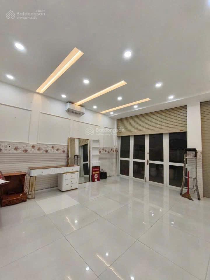Cho thuê mặt bằng kinh doanh 2 mặt tiền la astoria, bình trưng tây q2 || 105m2 || trống suốt