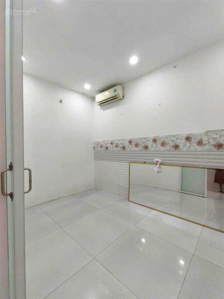 Cho thuê mặt bằng kinh doanh 2 mặt tiền la astoria, bình trưng tây q2 || 105m2 || trống suốt