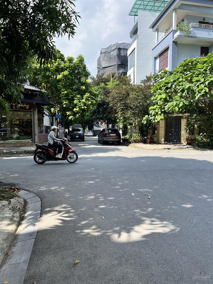 Chính chủ cần bán lk tt12 kđt văn phú dt 92m vị trí ngay mặt ngã tư giao nhau