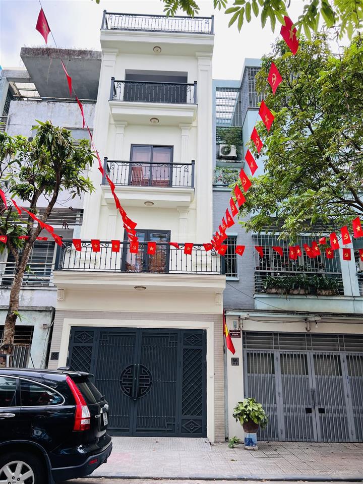 Chính chủ cần bán gấp khu phân lô cán bộ giáo viên cao đẳng xây dựng số 1 (trung văn)