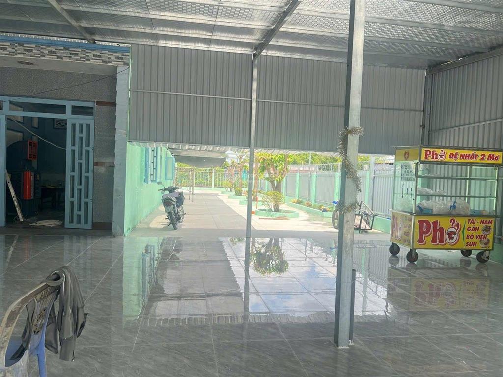 Nhà mặt tiền đường đoàn nguyễn tuấn & giá tốt