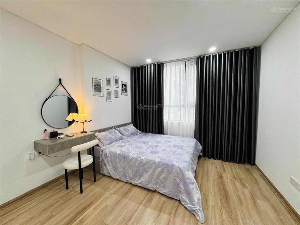 Bán căn 1pn+fpt 1 nội thất mới 100%, view hồ bơi mát mẻ giá chỉ 2,4 tỷ, dòng tiền 7 triệu/1 tháng