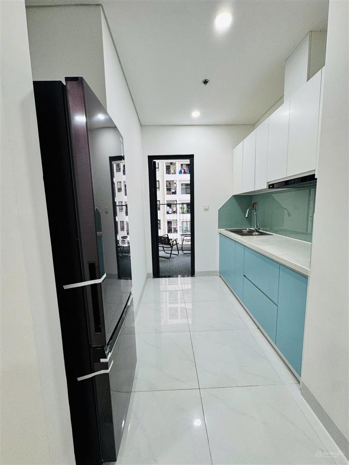 Bán căn 1pn+fpt 1 nội thất mới 100%, view hồ bơi mát mẻ giá chỉ 2,4 tỷ, dòng tiền 7 triệu/1 tháng