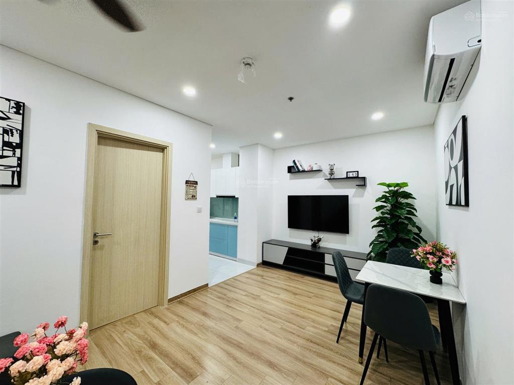 Bán căn 1pn+fpt 1 nội thất mới 100%, view hồ bơi mát mẻ giá chỉ 2,4 tỷ, dòng tiền 7 triệu/1 tháng