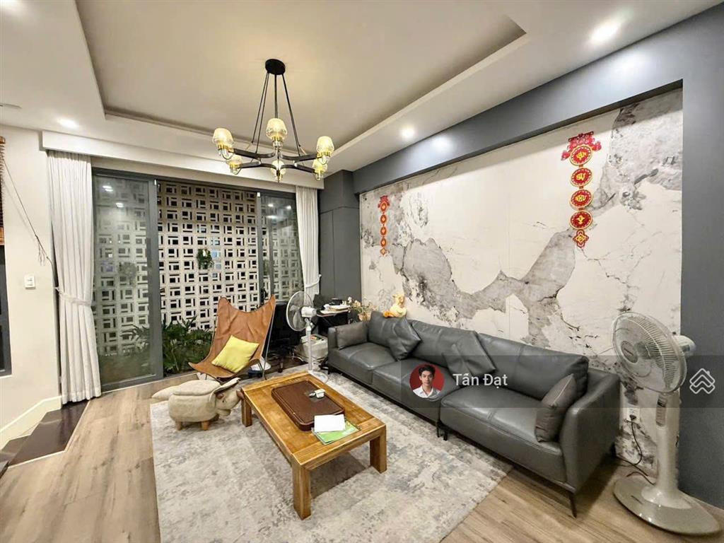 Chỉ 7,99 tỷ sở hữu nhà 3 tầng đẹp ngay đường số 22, phường linh đông 4pn, ngang 5,4m