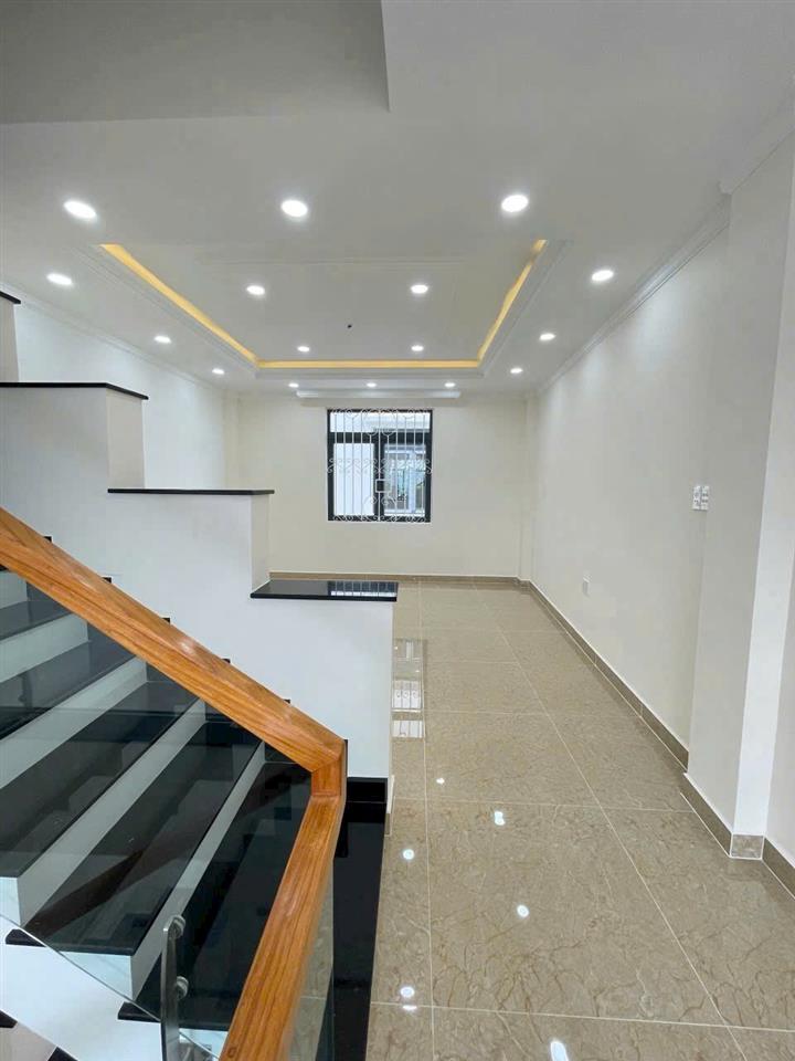 Nhà mới 4 tầng cách mặt tiền quốc lộ 13 chỉ 70m  thuận tiện lên các quận trung tâm