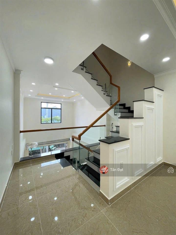 Nhà mới 4 tầng cách mặt tiền quốc lộ 13 chỉ 70m  thuận tiện lên các quận trung tâm