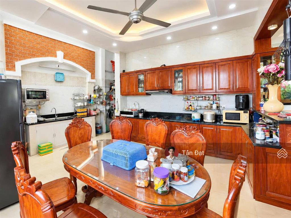 Chỉ 7,8 tỷ căn góc 120m2 nở hậu 4 tầng 5pn mặt tiền kdc êm đềm cạnh phạm văn đồng