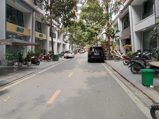 Bắt đáy tài sản tố hữu! chủ hạ kịch sàn 1.8 tỷ biệt thự kđt ngân hà, sổ đỏ sang tên ngay lập tức.