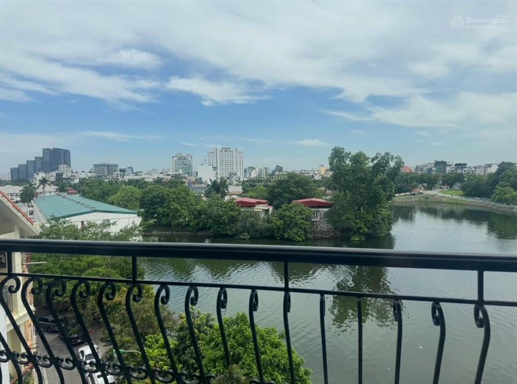 Bán tòa căn hộ mặt hồ tây 130m 8 tầng lô góc 3 mặt thoáng dòng tiền 250 triệu/tháng