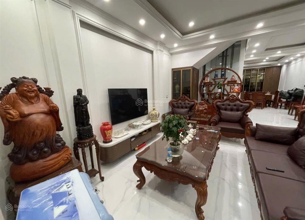 Bán nhanh biệt thự phân lô hoàng hoa thám, ô tô đỗ cửa, thang máy, full nội thất. an ninh 24/7