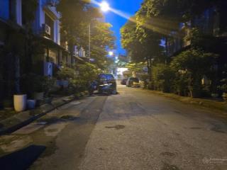 Bán nhanh biệt thự phân lô hoàng hoa thám, ô tô đỗ cửa, thang máy, full nội thất. an ninh 24/7