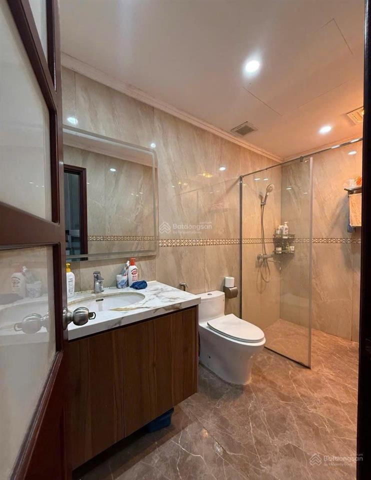 Bán nhanh biệt thự phân lô hoàng hoa thám, ô tô đỗ cửa, thang máy, full nội thất. an ninh 24/7