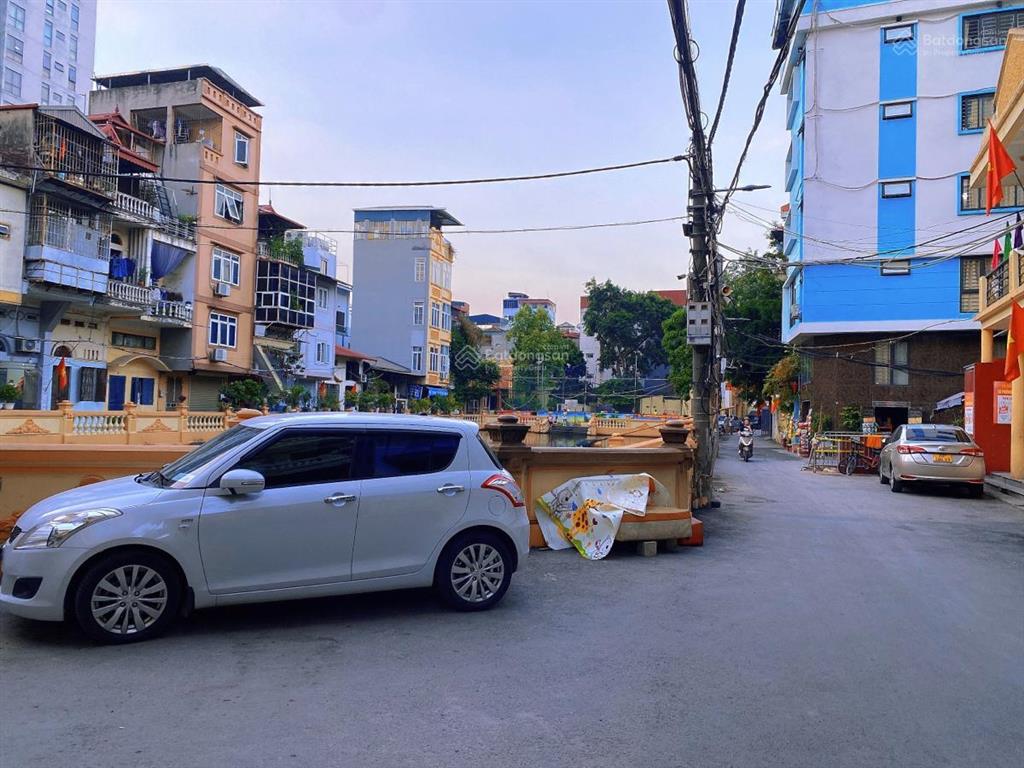 Nhà hoàng quốc việt 6 tầng thang máy view hồ gara ô tô kinh doanh