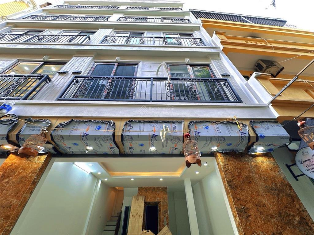 Nhà hoàng quốc việt 6 tầng thang máy view hồ gara ô tô kinh doanh