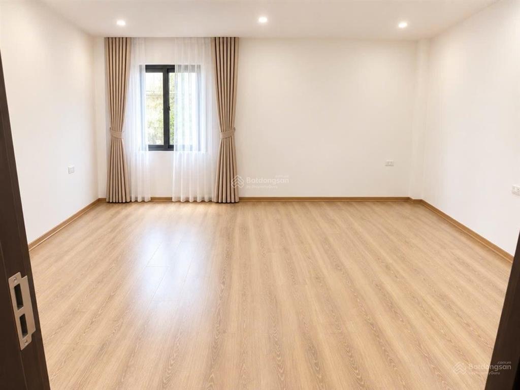 Chính chủ, bán gấp nhà 50m2  8 tầng thang máy  8 phòng ngủ  cách ô tô 30m  view hồ tây  19,5 t