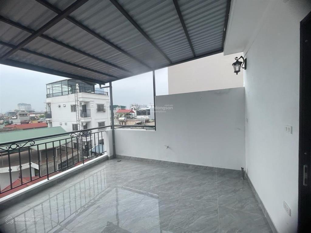 Chính chủ, bán gấp nhà 50m2  8 tầng thang máy  8 phòng ngủ  cách ô tô 30m  view hồ tây  19,5 t