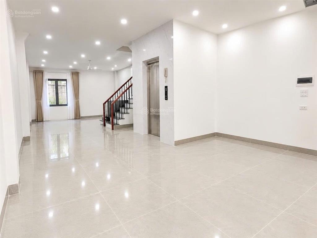 Chính chủ, bán gấp nhà 50m2  8 tầng thang máy  8 phòng ngủ  cách ô tô 30m  view hồ tây  19,5 t