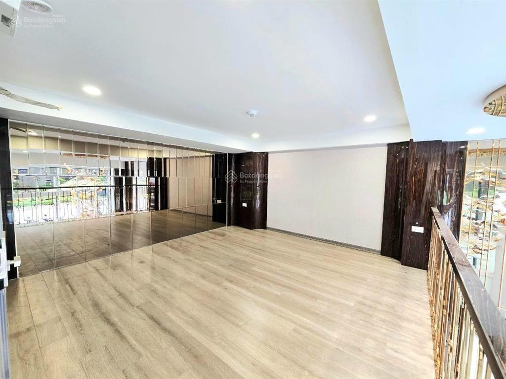 Hiếm có, chính chủ bán rất gấp nhà mặt phố 32m2  mặt tiền 6,4m  8 tầng thang máy  mặt phố kinh d