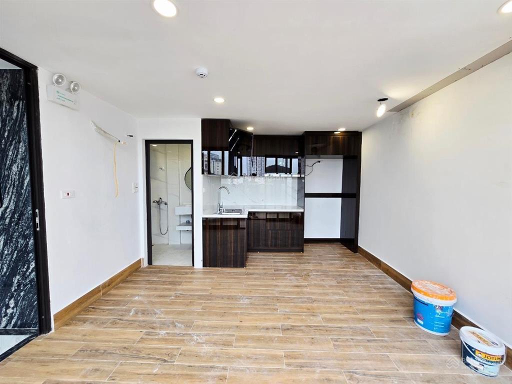 Hiếm có, chính chủ bán rất gấp nhà mặt phố 32m2  mặt tiền 6,4m  8 tầng thang máy  mặt phố kinh d