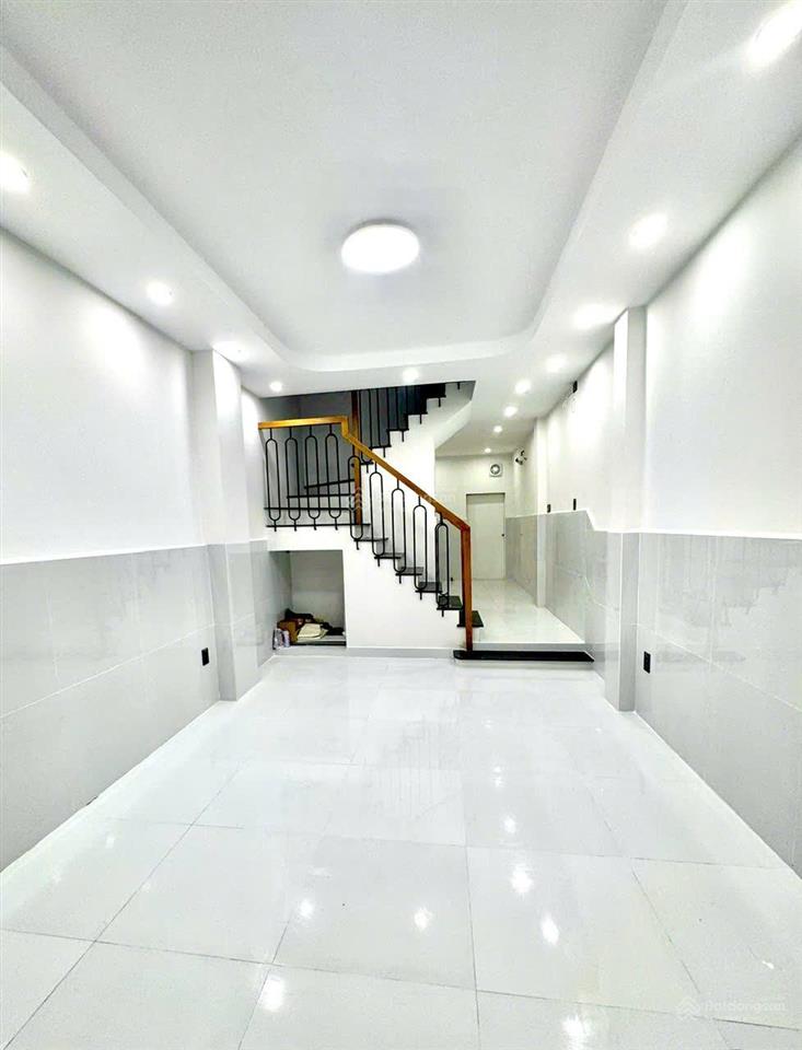 Nhà đẹp 3 tầng quận 1  6,2 tỷ