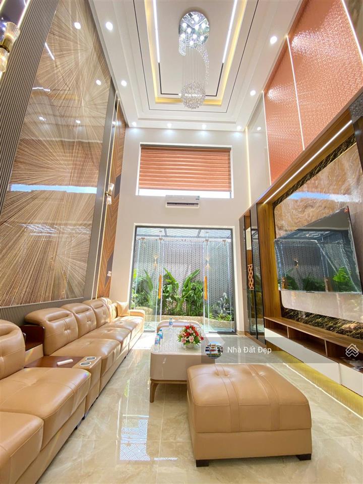 Nhà mới có thang máy 5 tấm full nội thất 4x20m. hẻm 10m đường lê trọng tấn giáp aeon tân phú