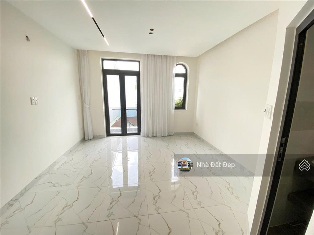 Nhà mới 5 tấm khu đồng bộ cao cấp, full nội thất 4x15m hẻm nhựa đẹp 8m 1 sẹc lê văn quới.